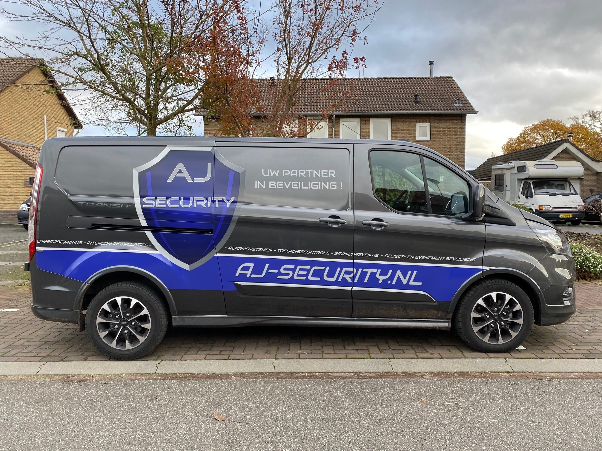 Autobelettering met full color stickers en vinyl belettering