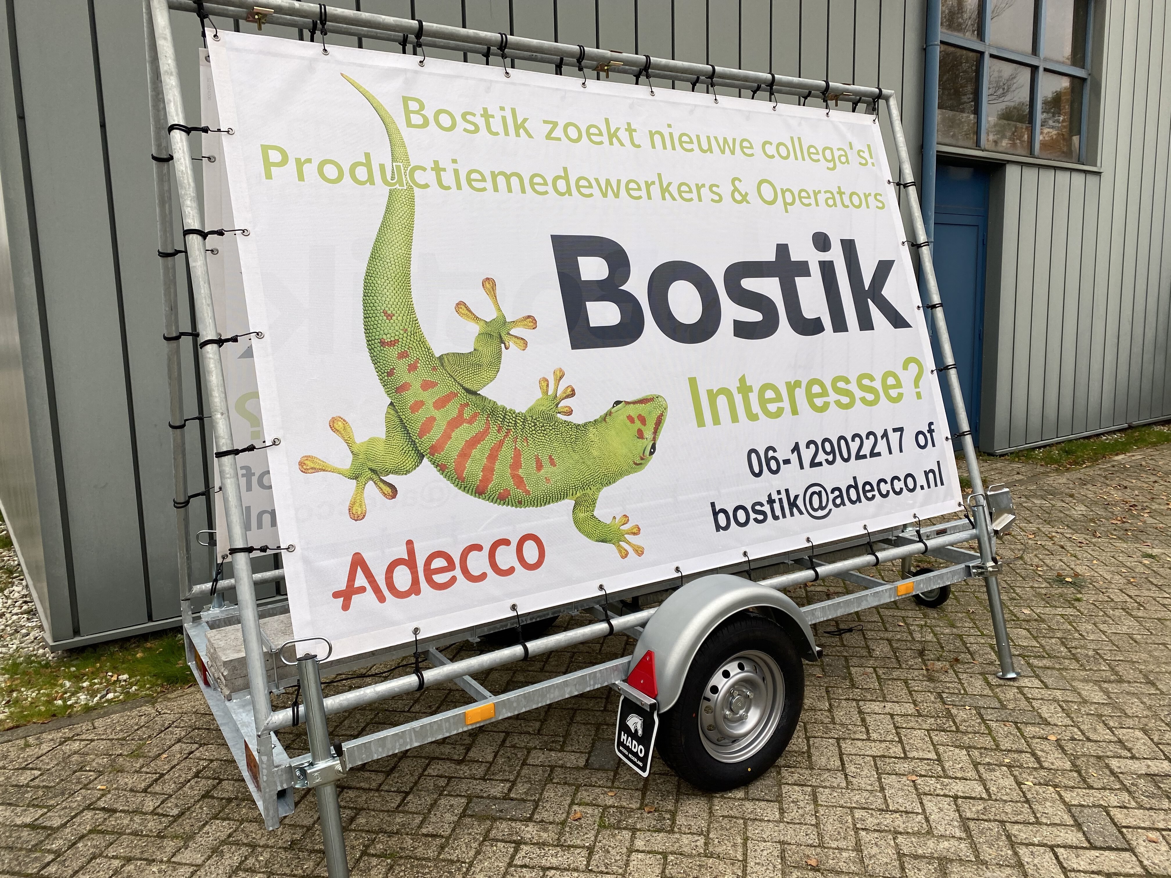 Reclame aanhangers voor verkoop en verhuur