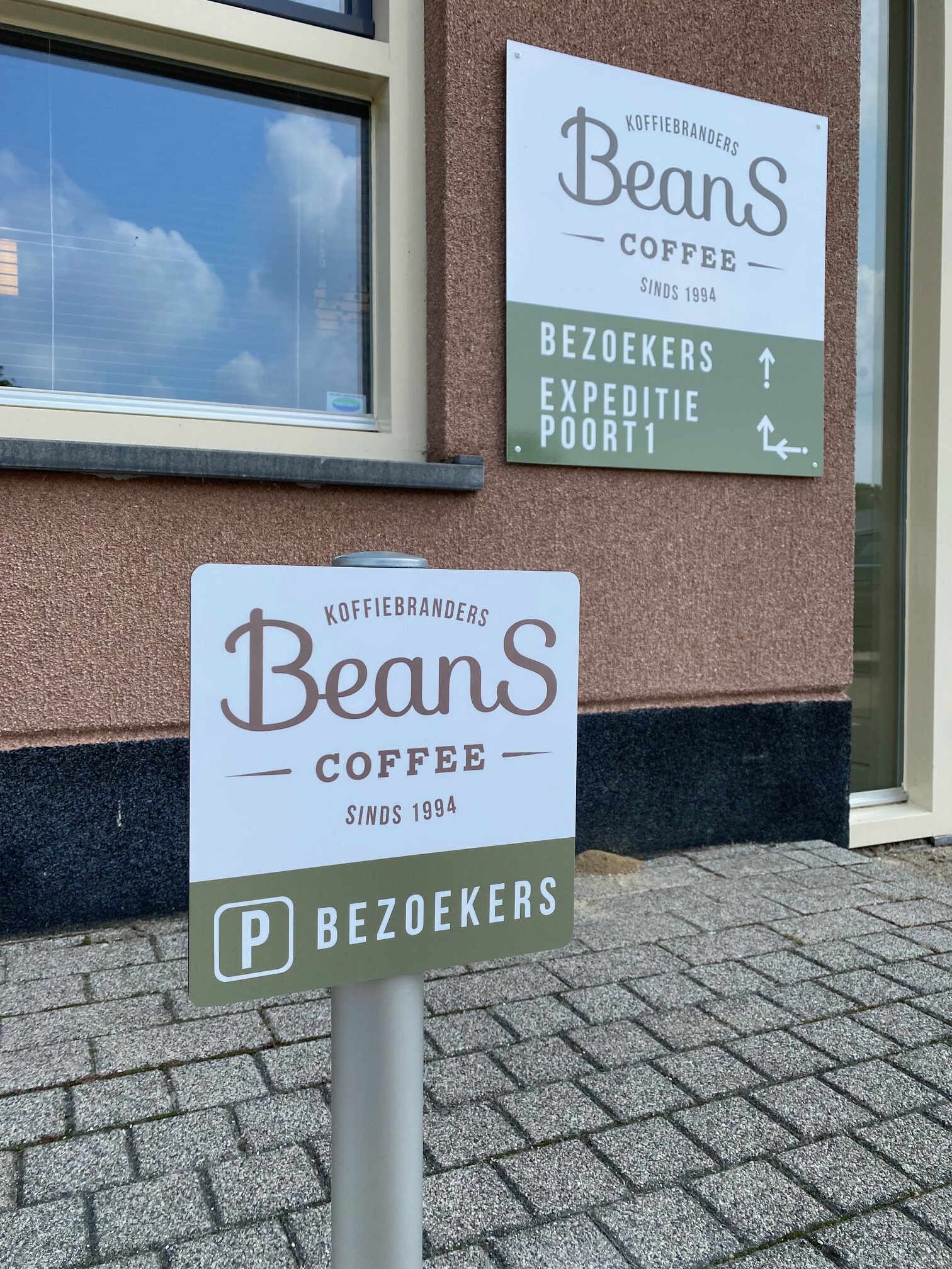 Parkeerbordjes en bewegwijzering met eigen logo in Ittervoort