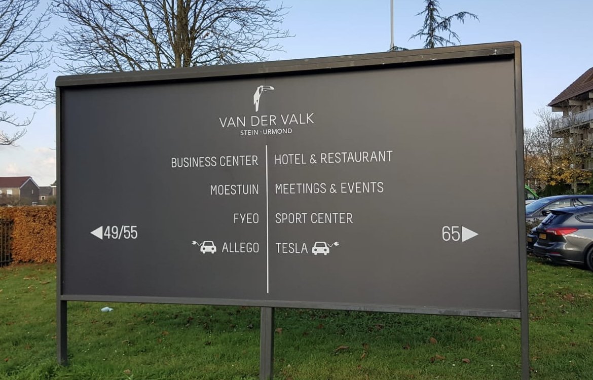 Bewegwijzering overzichtsbord voor een hotel in Stein