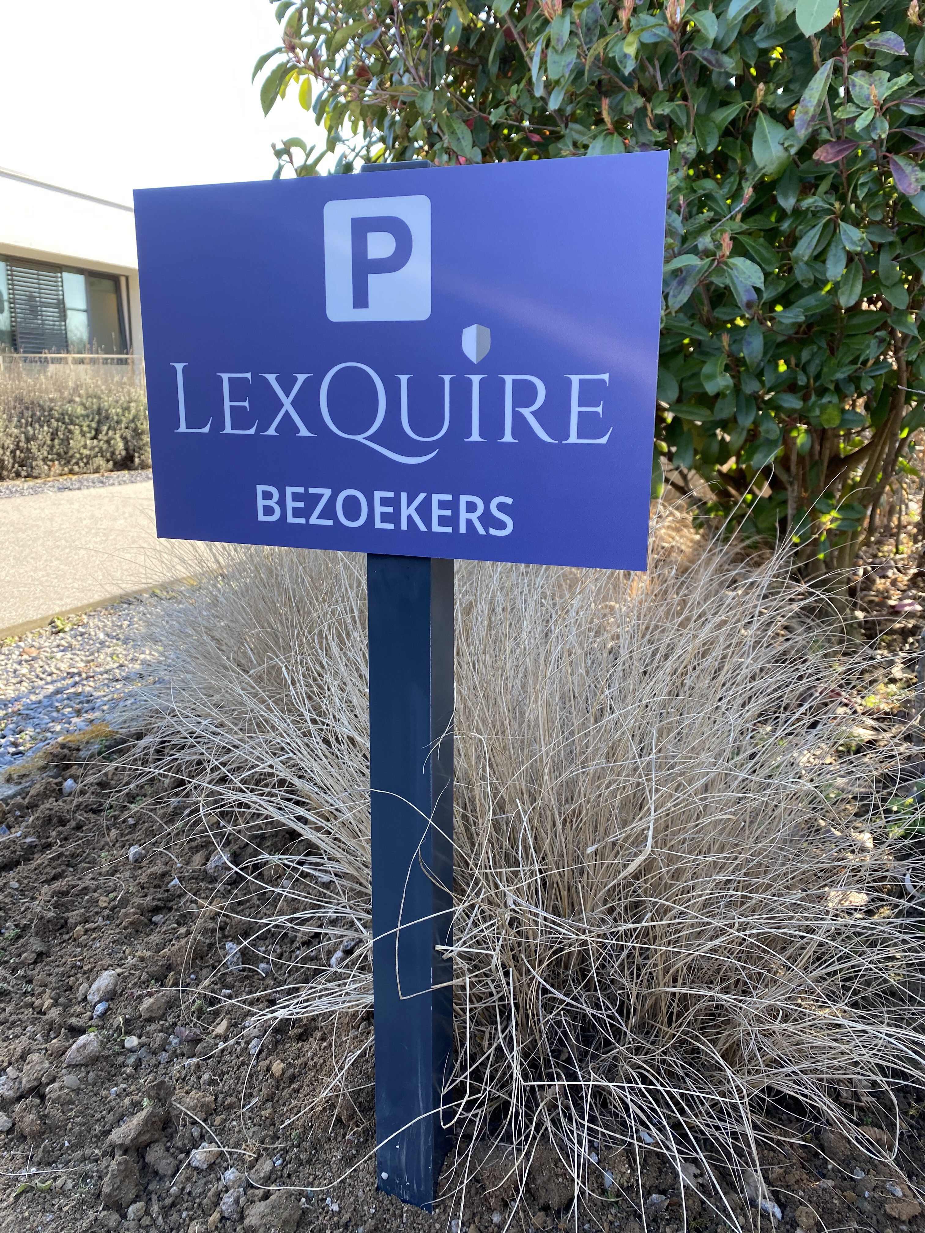 Parkeerbordjes met bedrijfslogo in Maastricht