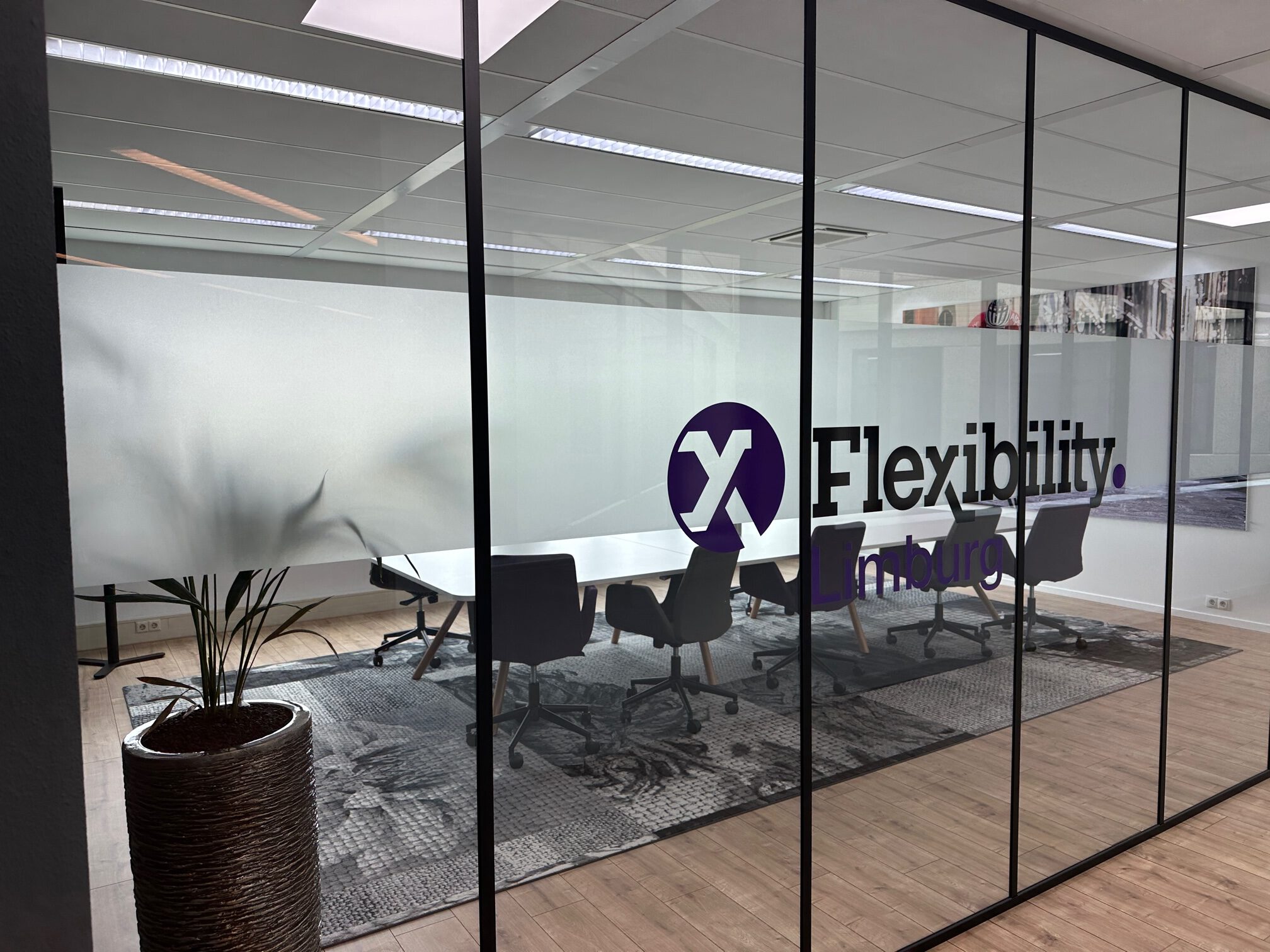 Office raambelettering Maastricht
