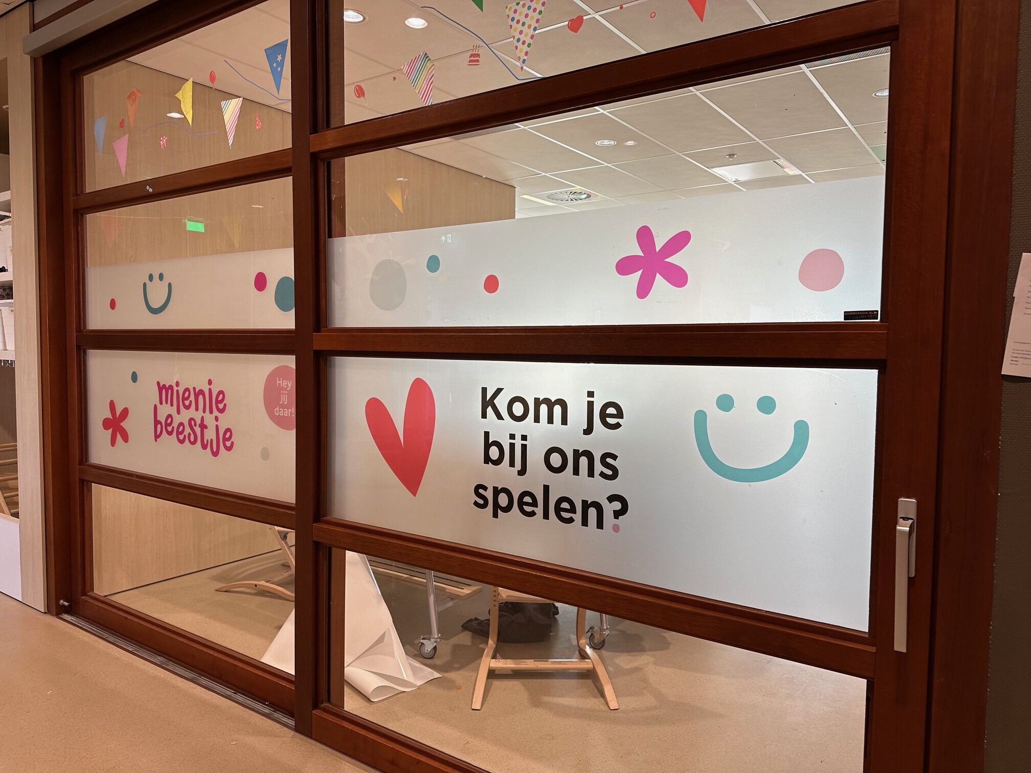 Raamfolies met zandstraal effect, full color geprint in Heerlen