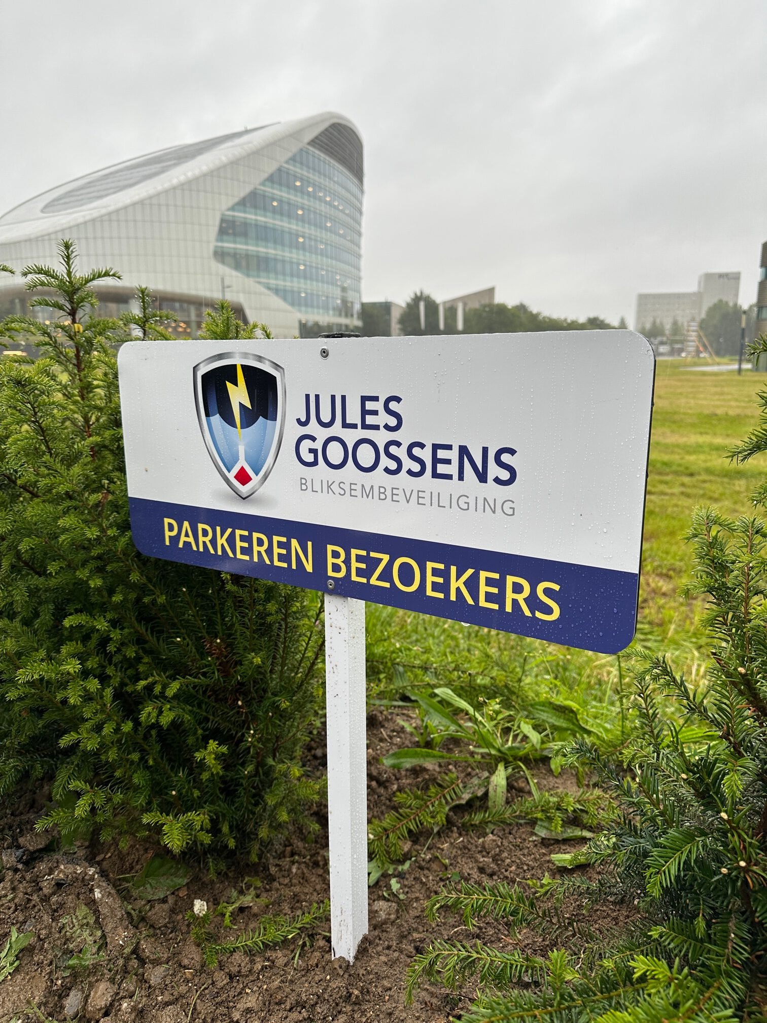Parkeerbordjes met bedrijfslogo voor eigen parkeervak