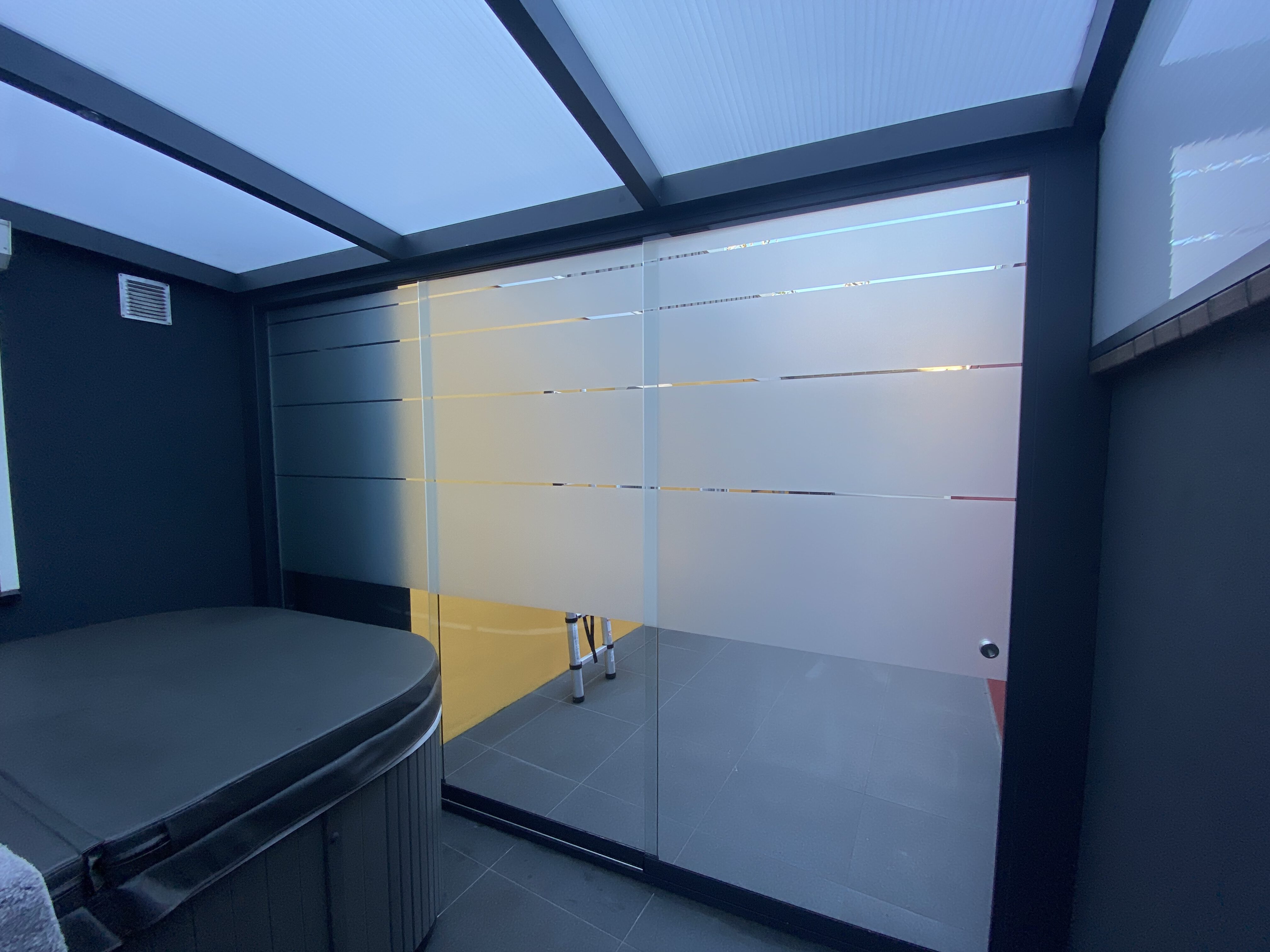 privacy raamfolie strepen voor particulier in heerlen hoensbroek brunssum en sittard