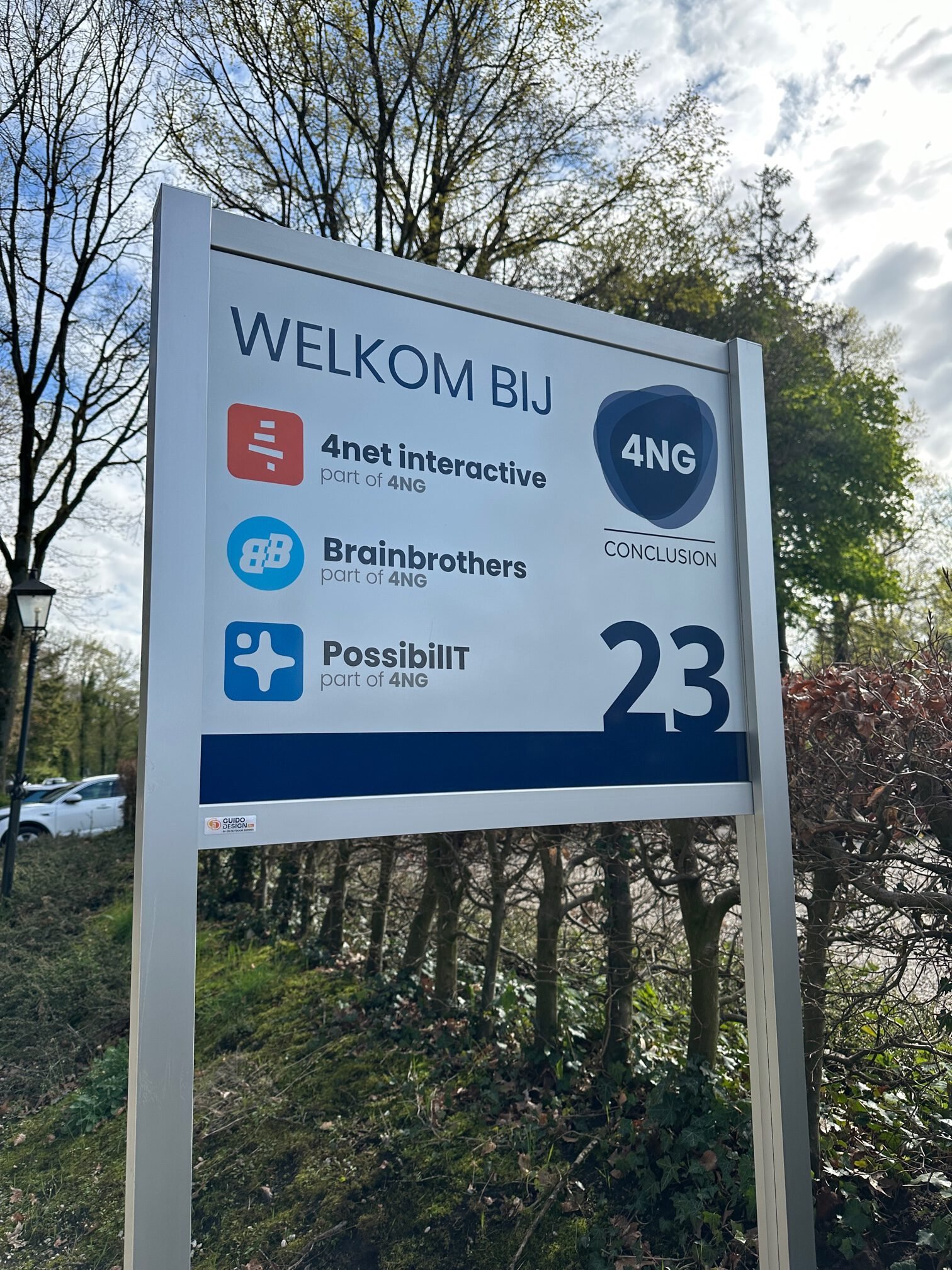 bewegwijzering tuinbord met huisnummer en bedrijfslogo's in limburg heerlen parkstad roermond en maastricht