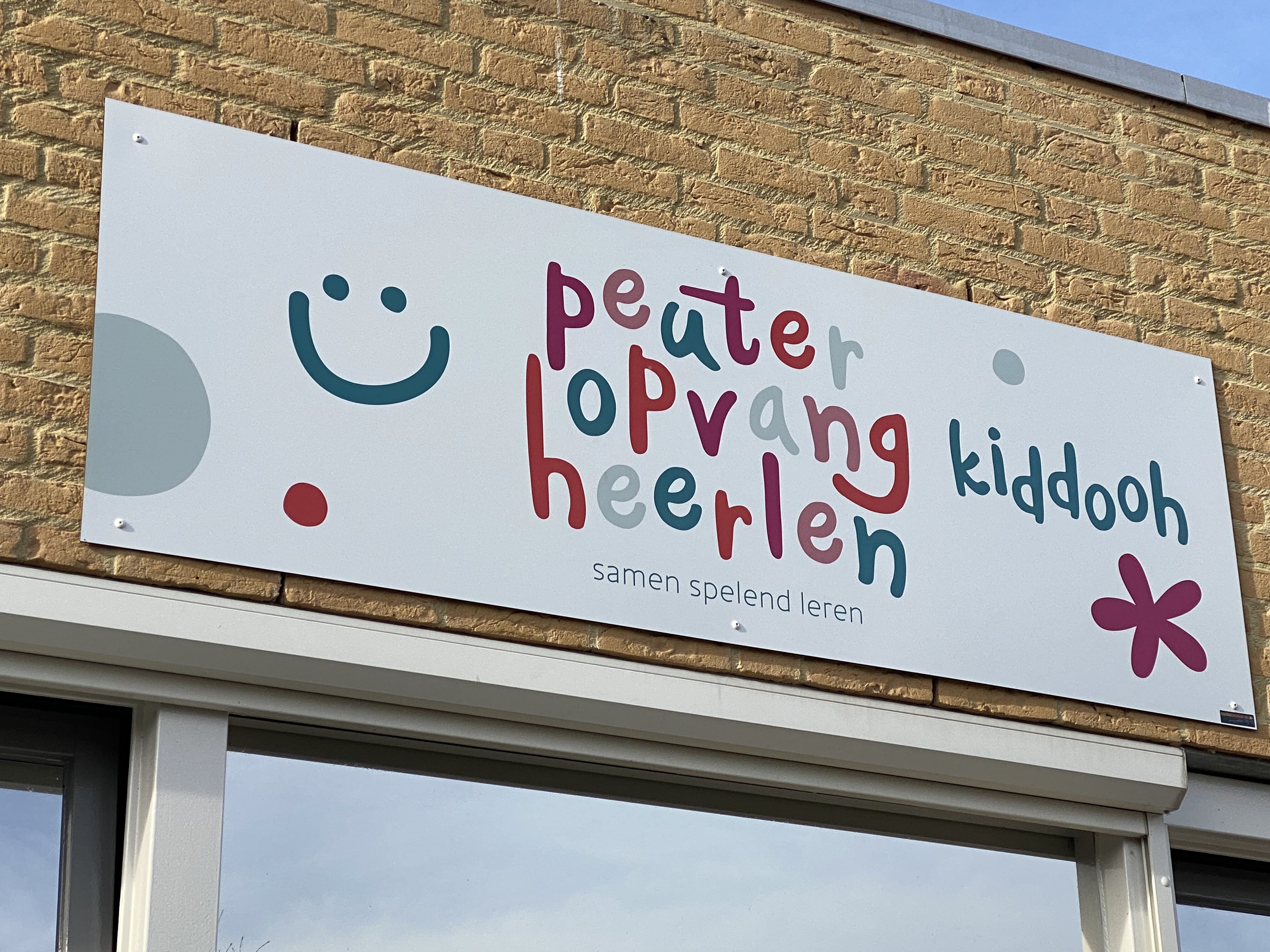 beletteringsbedrijf voor gevelreclame en naamborden in heerlen sittard roermond geleen en limburg