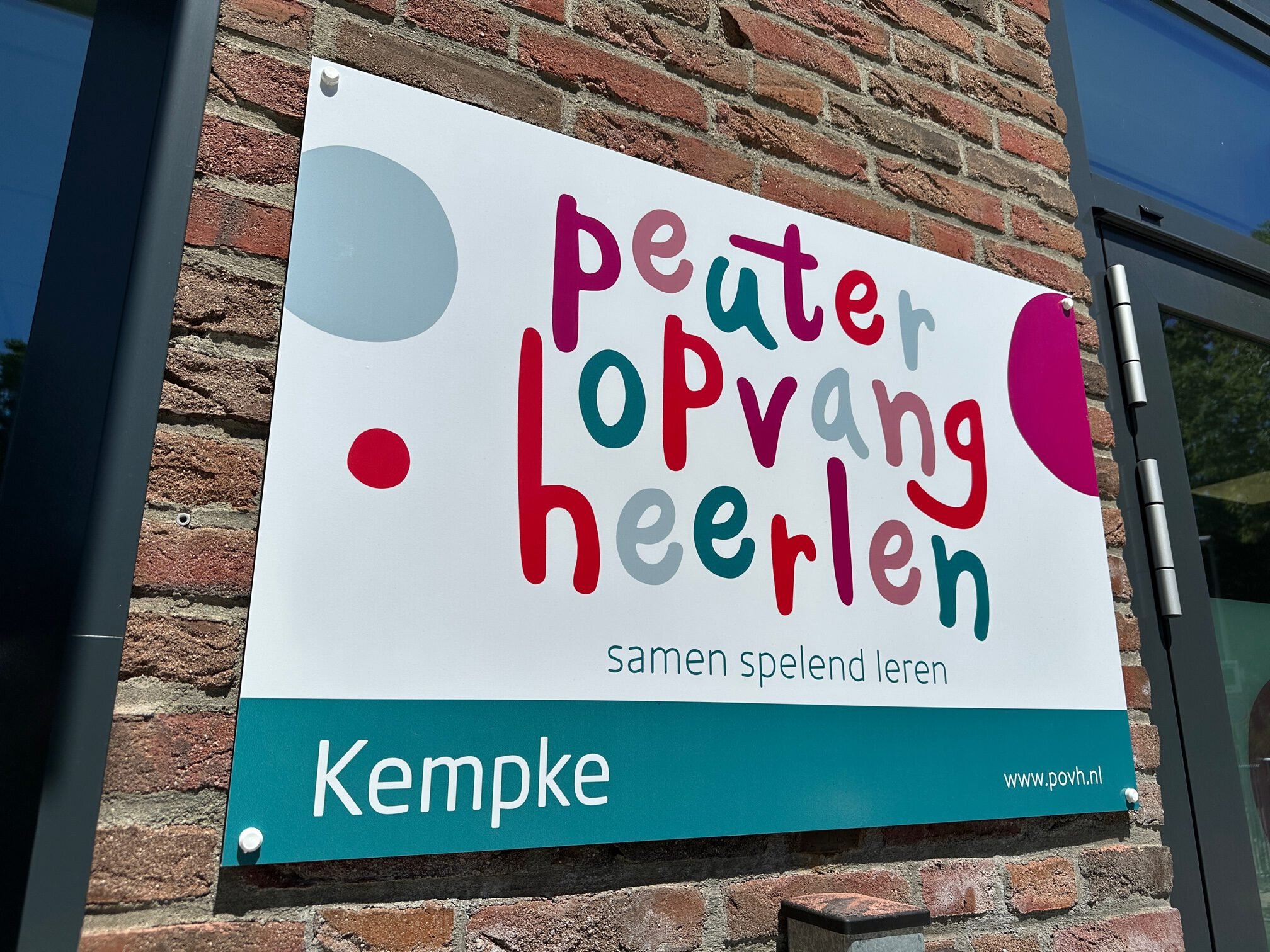 full color naambord gevelreclame beletteringsbedrijf in heerlen