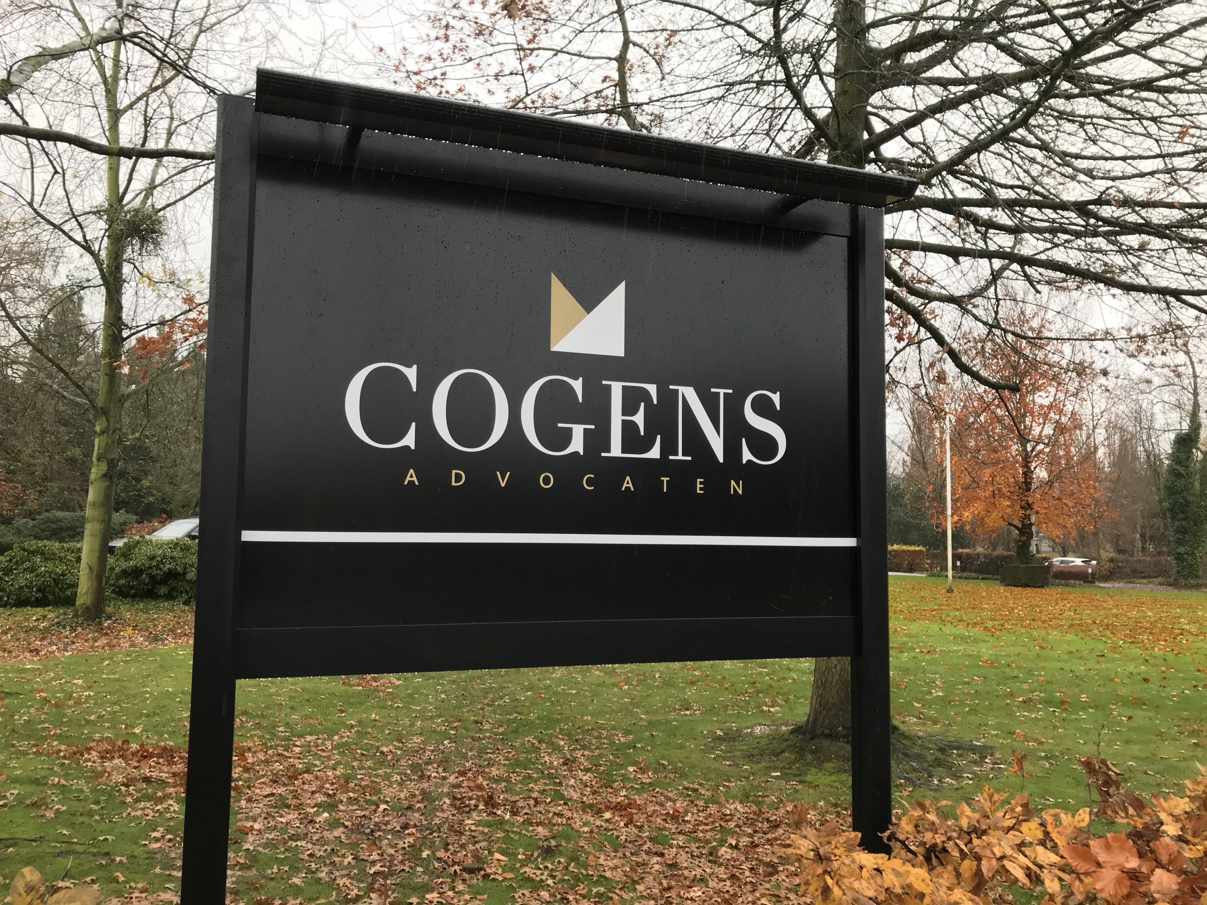 reclamezuil en reclamebord met verlichting in heerlen parkstad limburg maastricht venlo en roermond