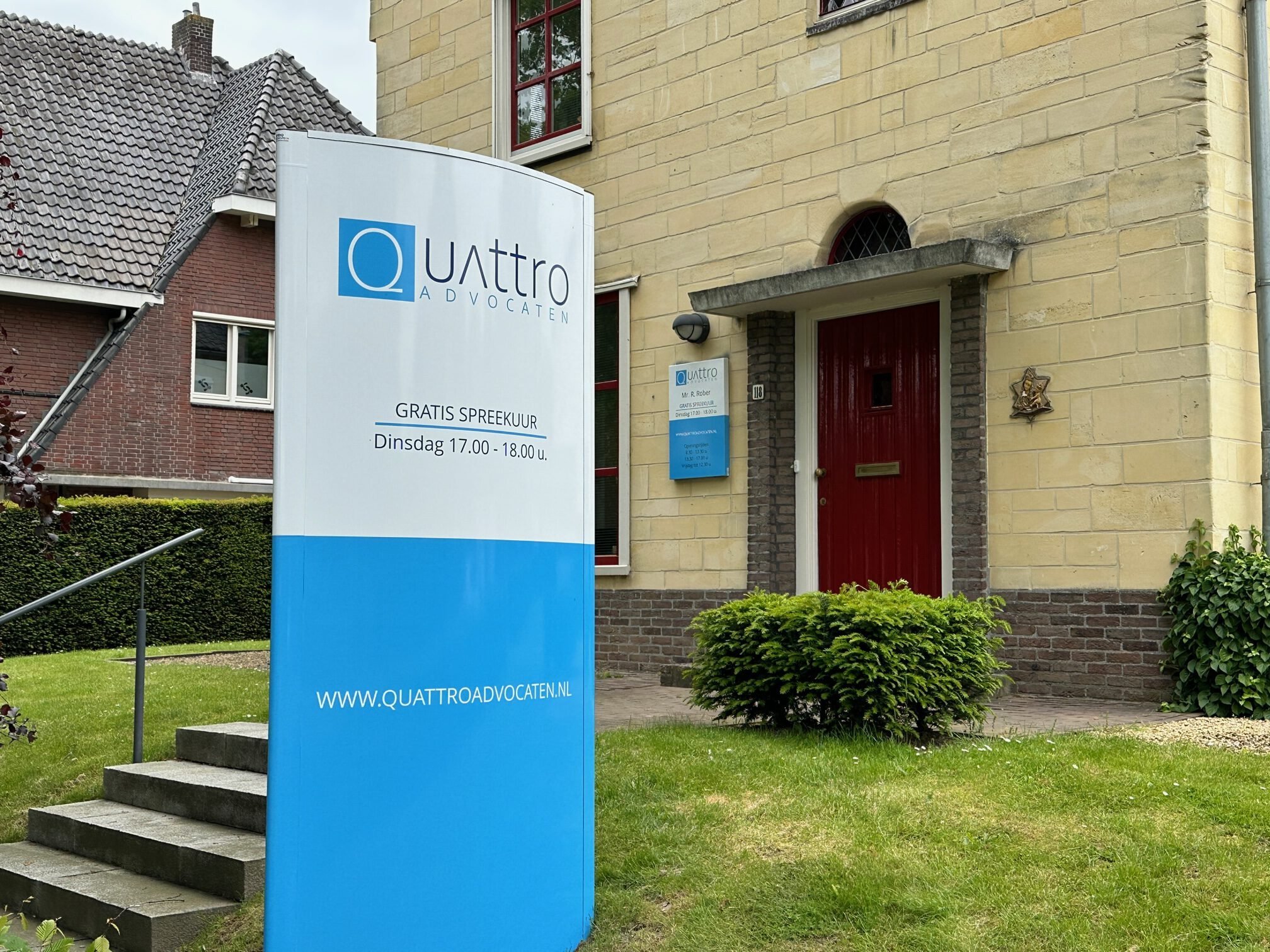 reclamezuil en reclameconsole met bedrijfslogo en bedrijfsnaam in Hoensbroek limburg heerlen kerkrade en roermond