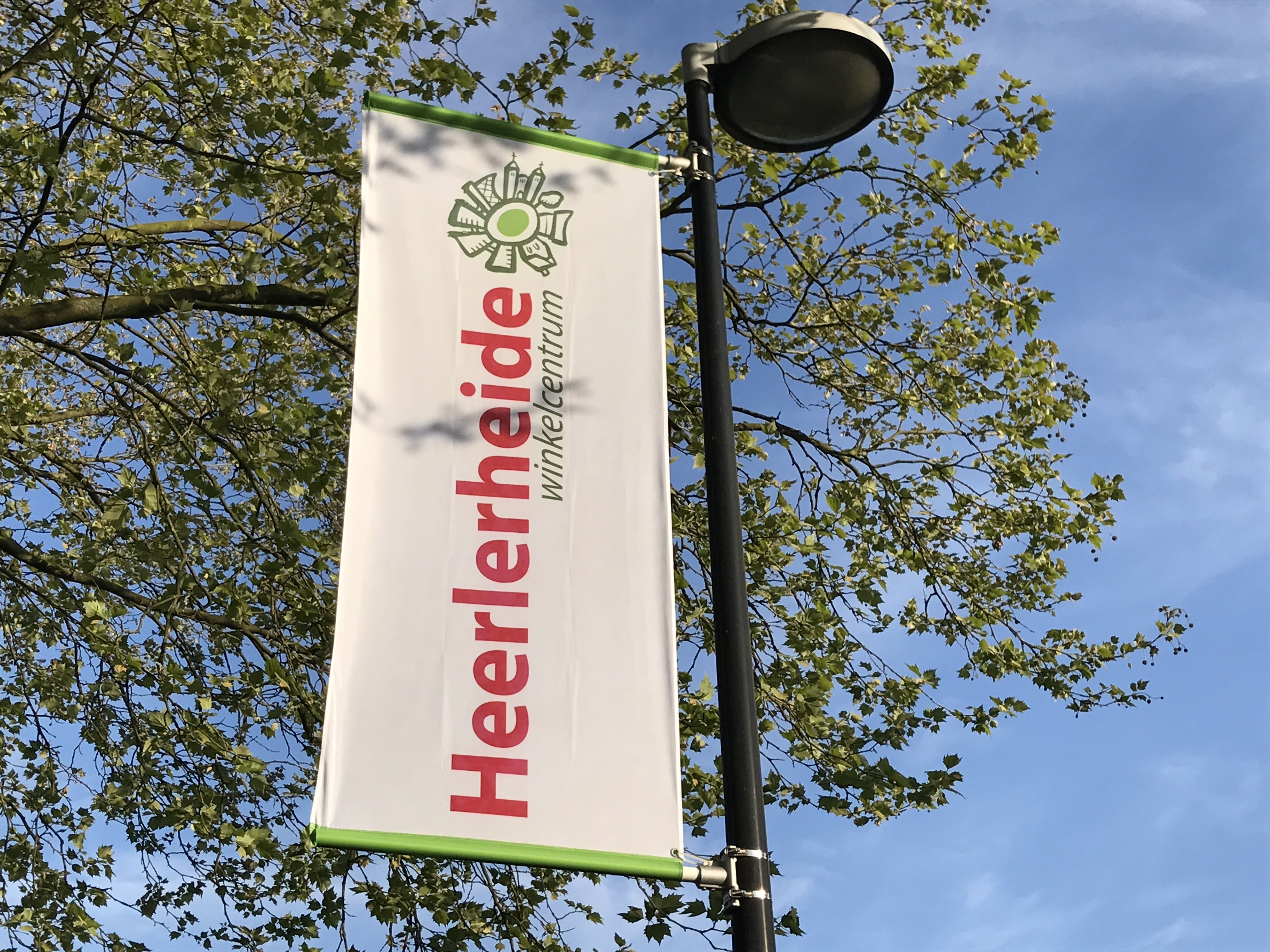 banners en banieren aan lantaarnpaal voor evenement met full color opdruk