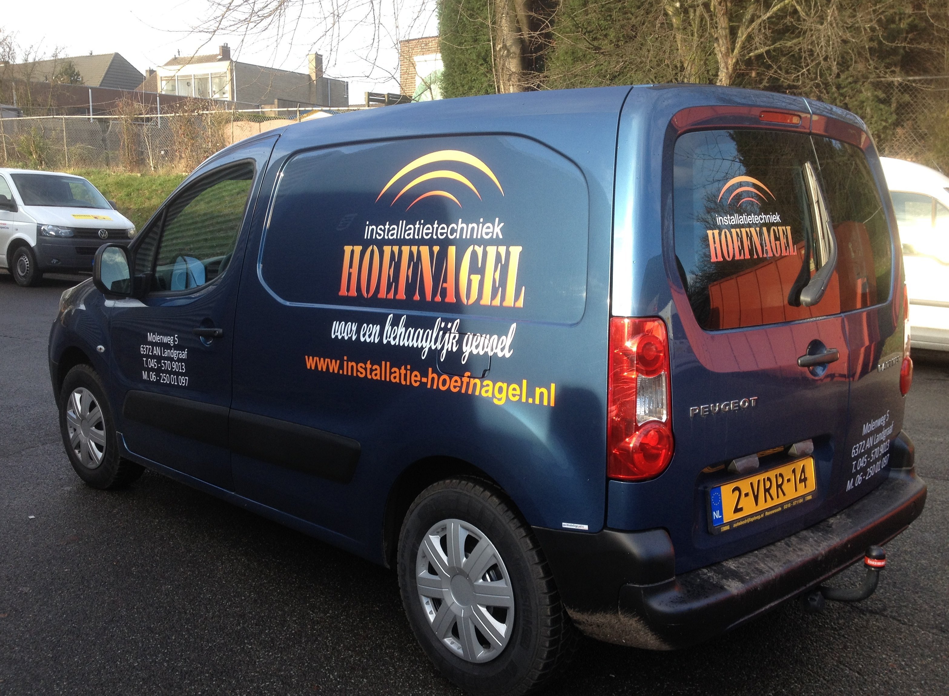 Autobestickering bedrijfswagen met full color geprint logo in kerkrade Heerlen Hoensbroek en Weert