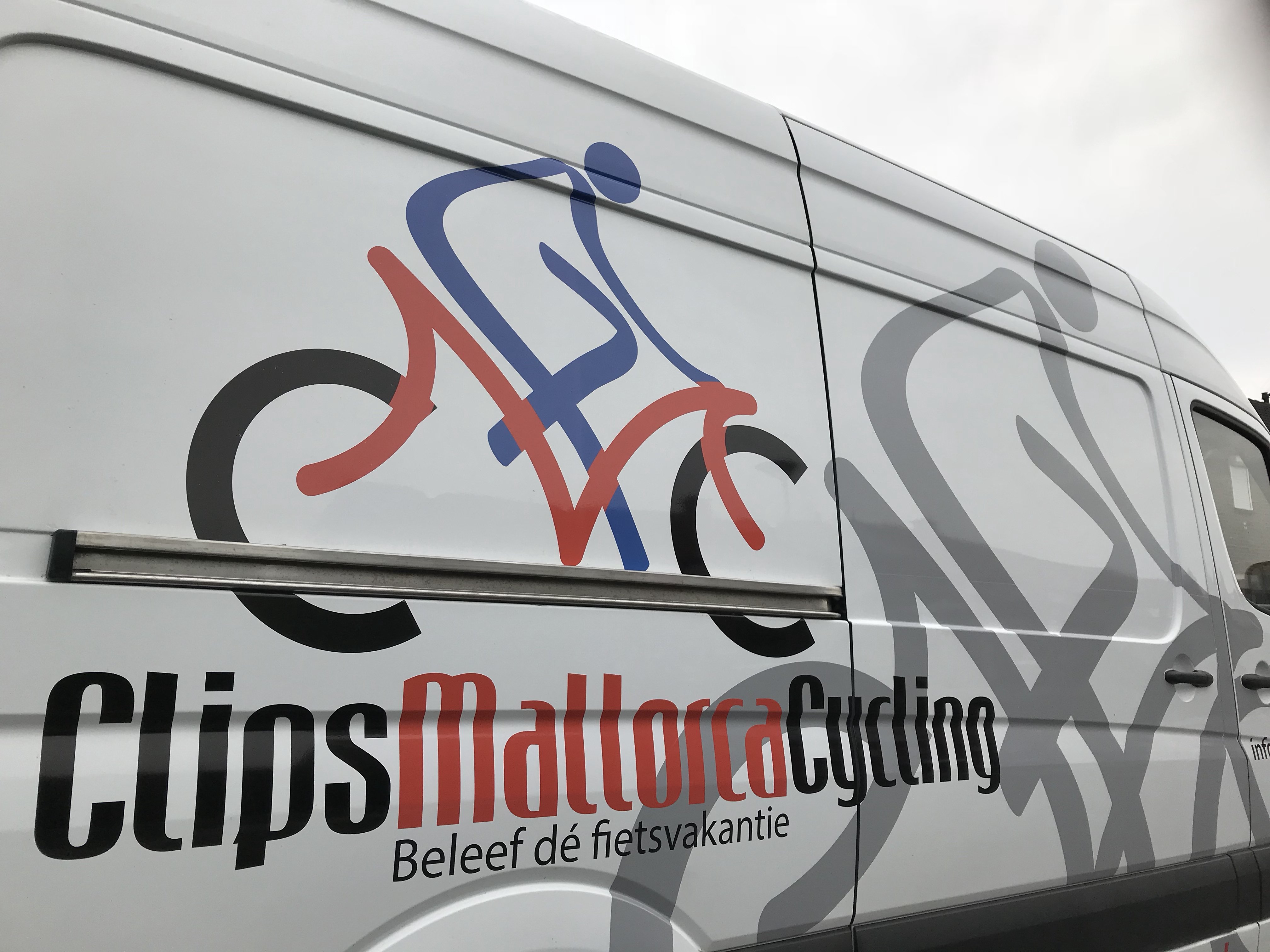 Autobestickering in met bedrijfslogo in Limburg Maastricht Heerlen Amstenrade
