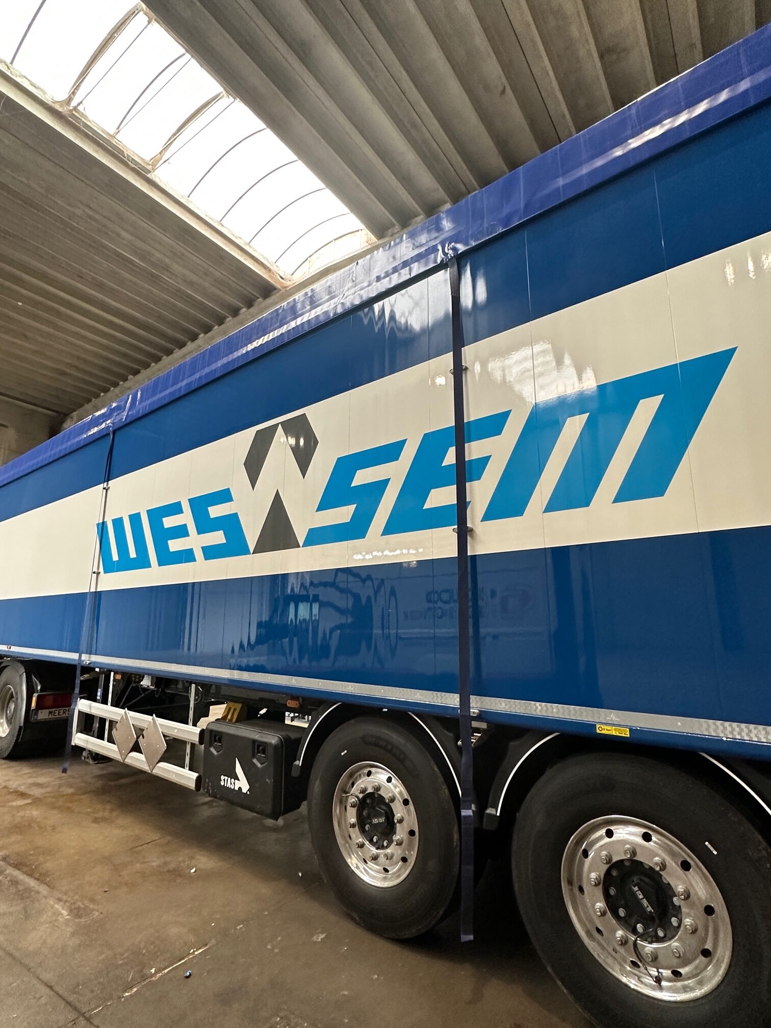 belettering van opleggers in Maastricht Sittard Roermond en Heerlen