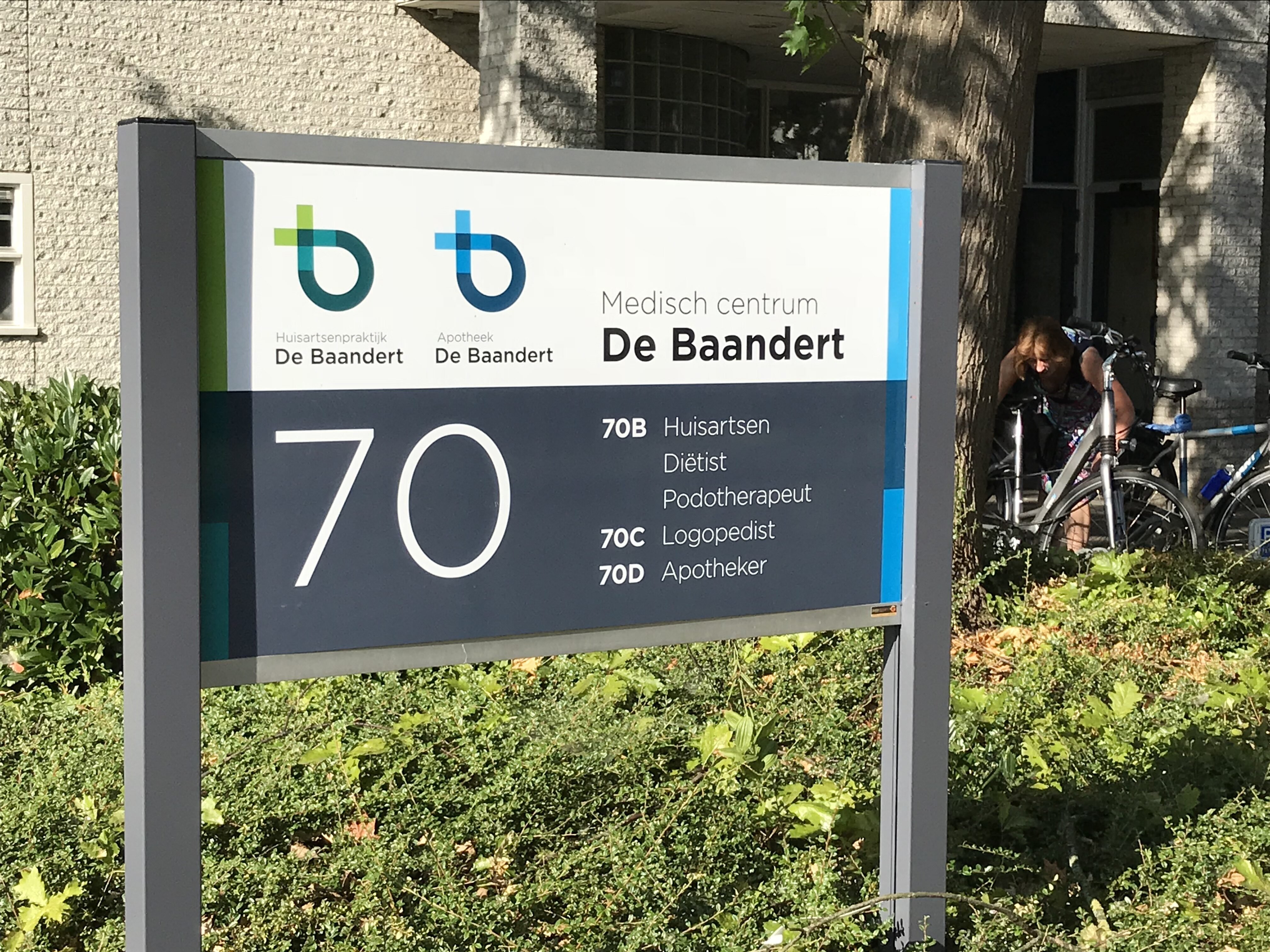 Reclameframe tuinbord met bedrijfslogo in Sittard Roermond en Geleen Limburg