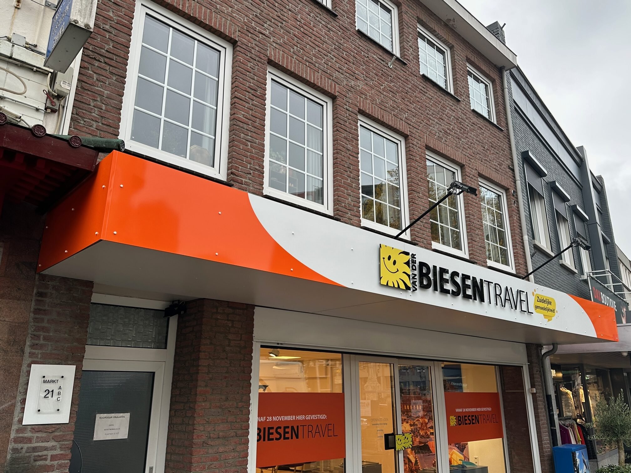 reclamelogo op boeiboord bedrijfslogo in kerkrade maastricht sittard limburg en roermond