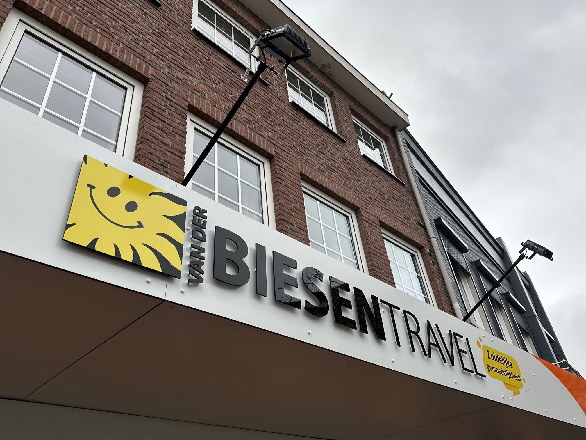 gevelreclame boeiboord bedrijfslogo pandbelettering in kerkrade heerlen parkstad en limburg