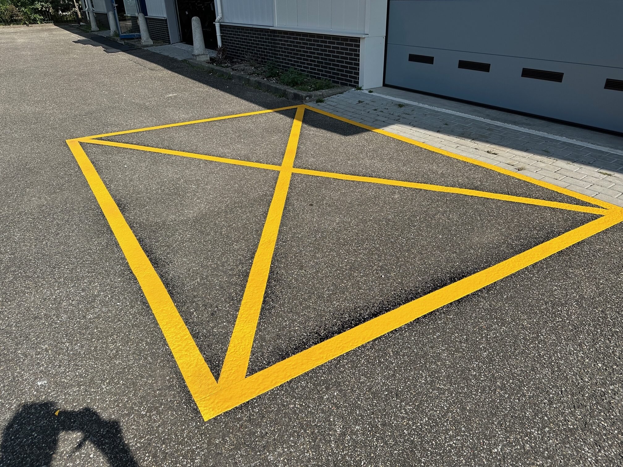 niet parkeren kruis belijning afkruizen markering in limburg parkstad heerlen maastricht en roermond