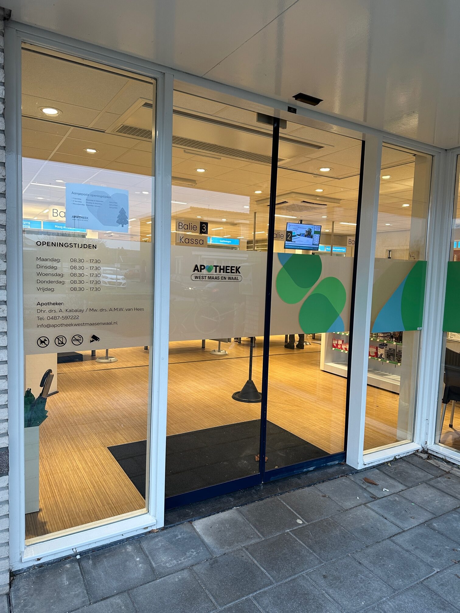 raambelettering met glass etch folie zandstraal raamfolie apotheek privacyfolie