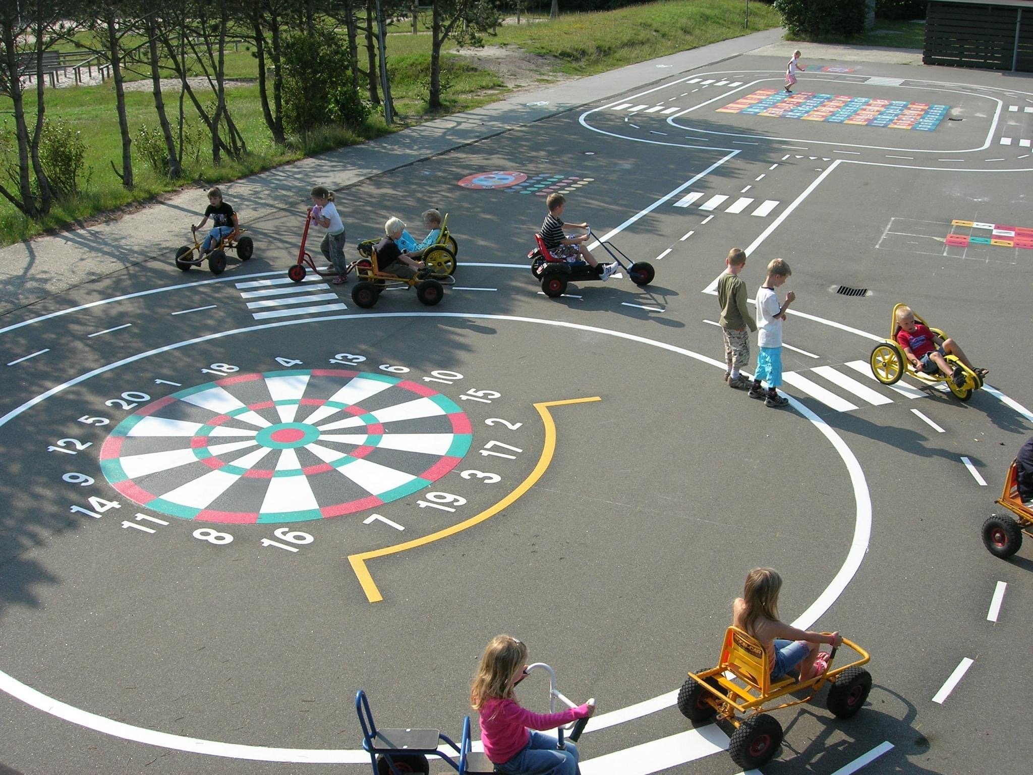 Fietsparcours op schoolplein in Heerlen Sittard Maastricht Brunssum en Geleen