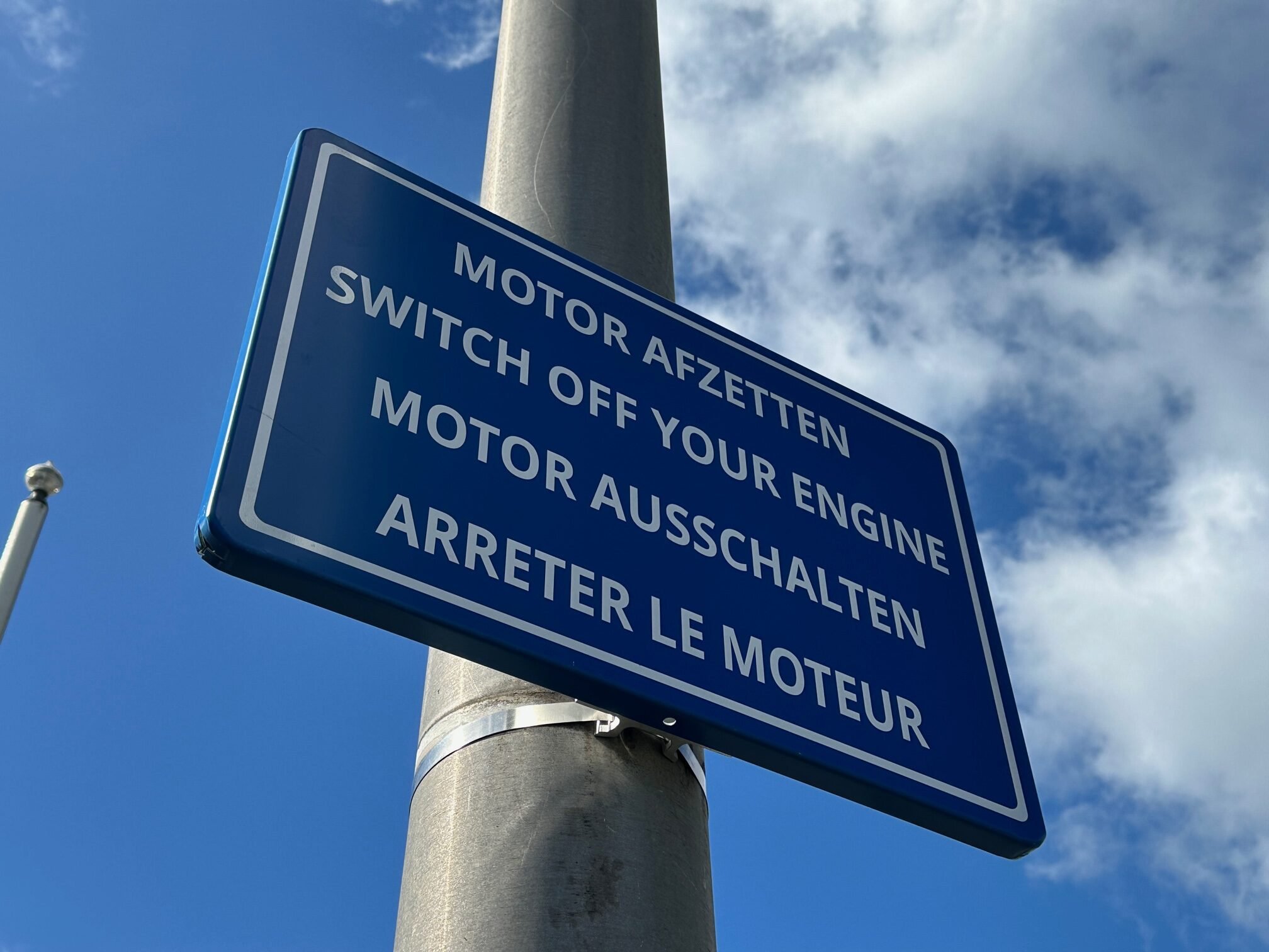 Verkeersbord eigen terrein fabrieksterrein motor afzetten bord